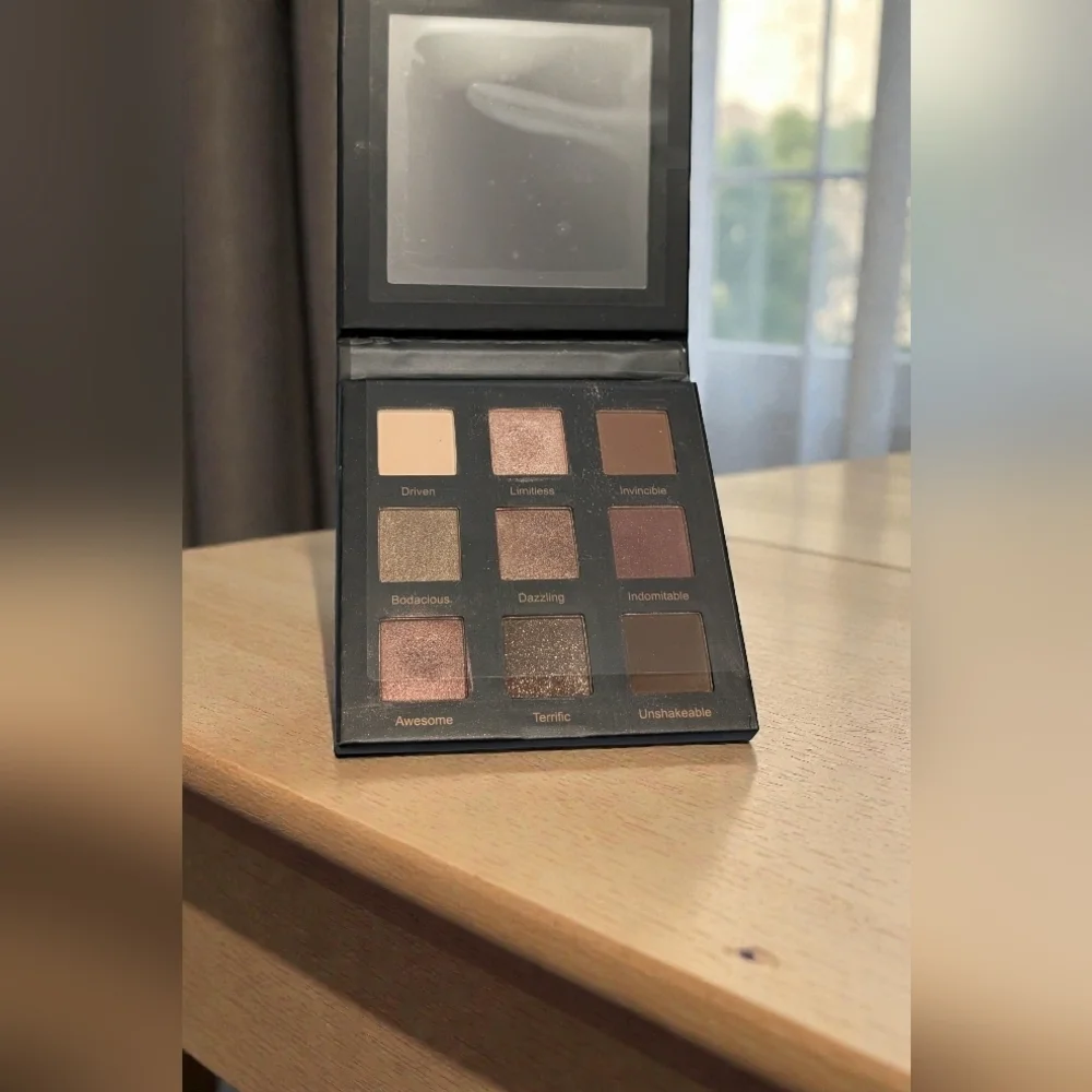 REALHER II Shadow Palette Do Your Squats